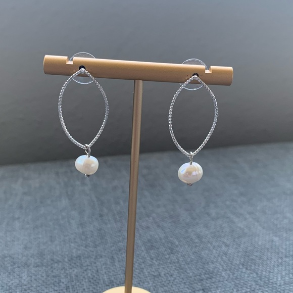 Delicate Silver Earrings with Pearls - Picture 4 of 5